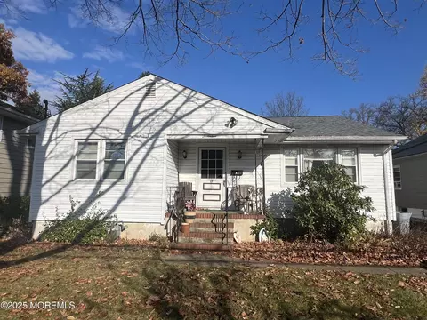 17 Helen Ave, Freehold, NJ 07728