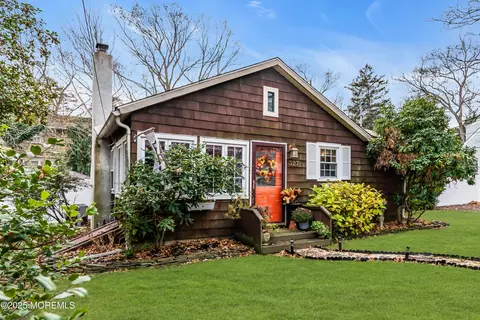 327 Iroquois Dr, Brick, NJ 08724
