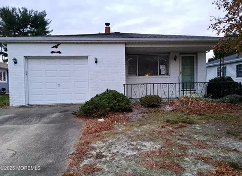 135 Biabou Dr, Toms River, NJ 08757