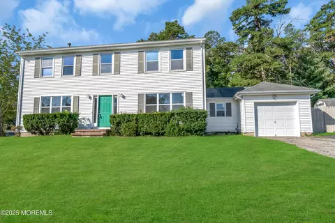 120 Mountain View Dr, Lakewood, NJ 08701