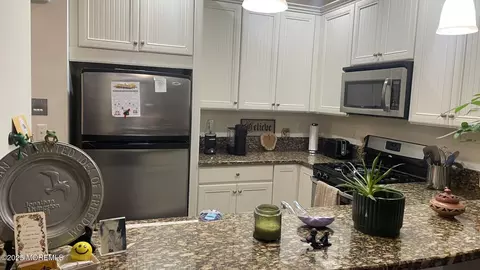 735 Amy Ct, Lakewood, NJ 08701