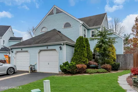 8 Harte Ct, Freehold, NJ 07728