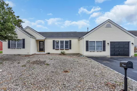 111 Greenwood Ln, Forked River, NJ 08731