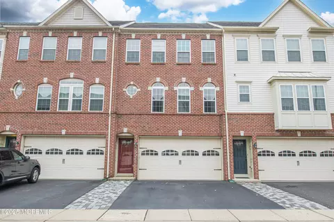 27 Pate Dr, Middletown, NJ 07748