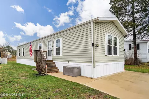 45 Beaver Ave, Whiting, NJ 08759