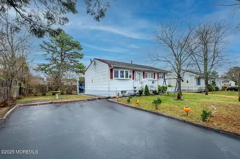 28 Baylor St, Toms River, NJ 08757