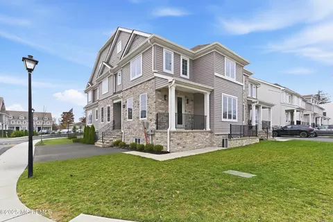 14 Blue River Way, Lakewood, NJ 08701