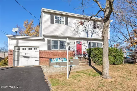 4 Lafayette Dr, Hazlet, NJ 07730