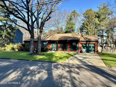 1517 5th Ave, Toms River, NJ 08757