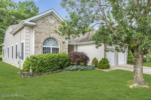 33 Pine Valley Rd, Jackson, NJ 08527