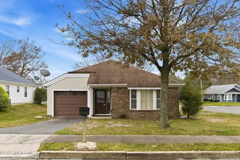25 Willow Dr, Barnegat, NJ 08005