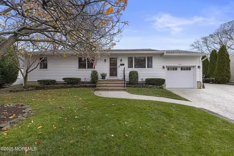 1704 Grove St, Wall, NJ 07719