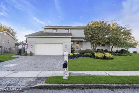 46 Clarkson Dr, Toms River, NJ 08753