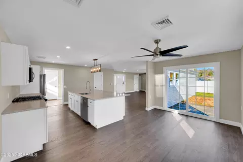 28 Bayberry Dr, Lanoka Harbor, NJ 08734