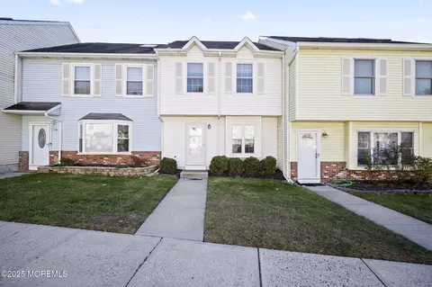 120 Joan Ct, Jackson, NJ 08527