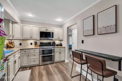 Kitchen - 5 Sloop Ct, Barnegat, NJ 08005 photo 2 of 3