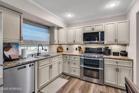 Kitchen - 5 Sloop Ct, Barnegat, NJ 08005 photo 1 of 3