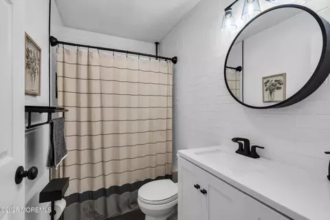 Bath - 5 Sloop Ct, Barnegat, NJ 08005 photo 2 of 2