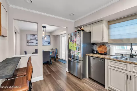 Kitchen - 5 Sloop Ct, Barnegat, NJ 08005 photo 3 of 3