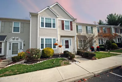 19 Haverford Ct #4, Freehold, NJ 07728
