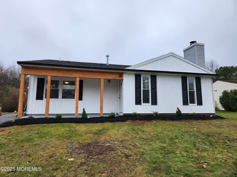 18 Garrison Dr, Tinton Falls, NJ 07753