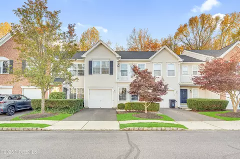 25 Sunningdale Cir, Manalapan, NJ 07726