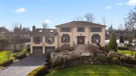 41 Thomas Dr, Manalapan, NJ 07726