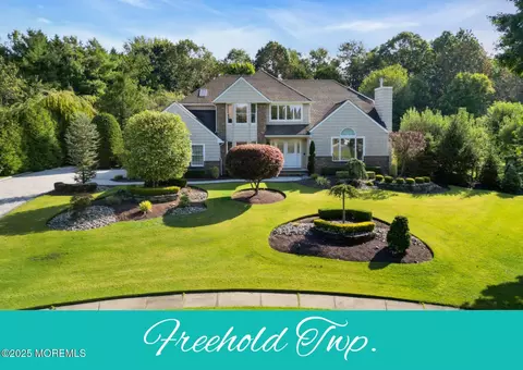 25 Iroquois Dr, Freehold, NJ 07728