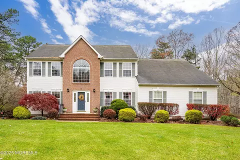 18 Serendipity Dr, Jackson, NJ 08527