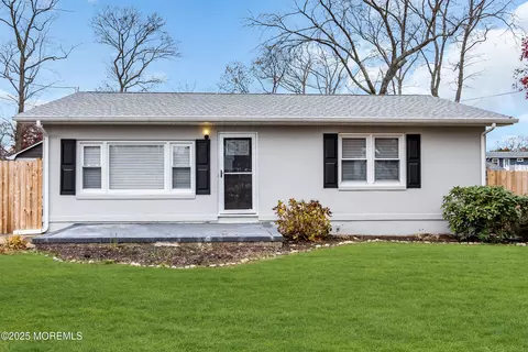 918 Briar Ave, Toms River, NJ 08753