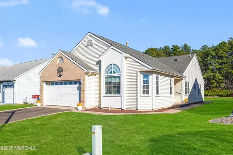 51 Narberth Way, Toms River, NJ 08757