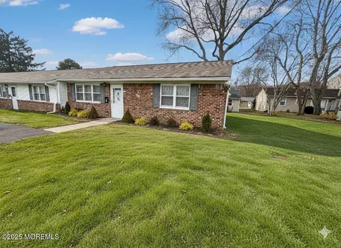 7 Nebraska Dr #153, Matawan, NJ 07747