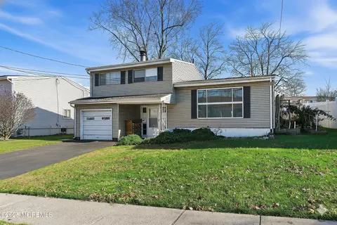 52 Gaub Rd, Old Bridge, NJ 08857