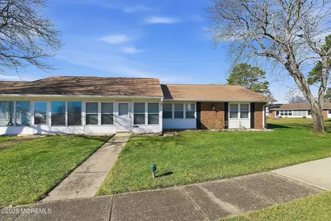 1169 Clydebank Ct # B, Lakewood, NJ 08701