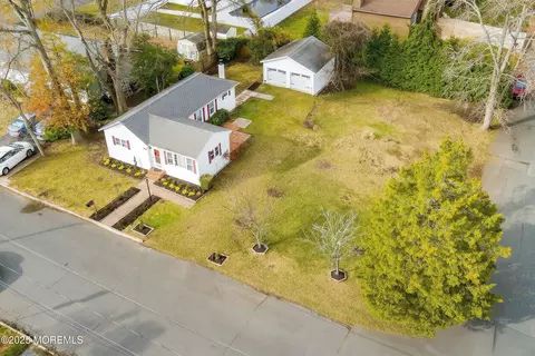 709 Talmadge Ave, Oakhurst, NJ 07755