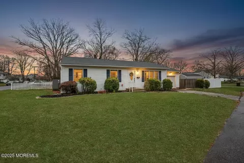 601 Marshall Dr, Point Pleasant, NJ 08742