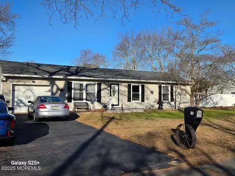 416 Chestnut Dr, Lanoka Harbor, NJ 08734