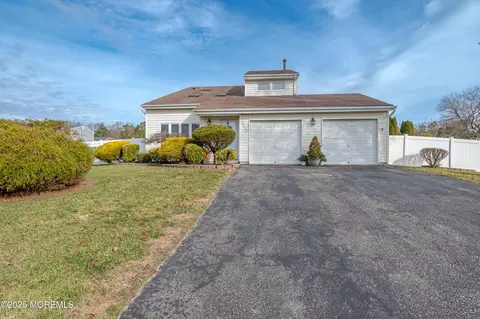 2206 Cedarview Dr, Toms River, NJ 08757