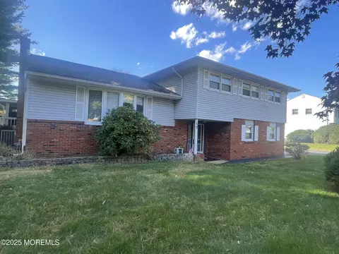 48 Homestead Rd, Freehold, NJ 07728