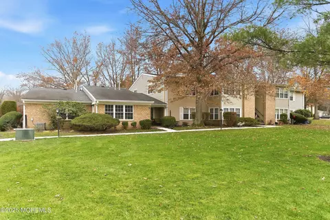 7 Boxwood Ter #250, Red Bank, NJ 07701