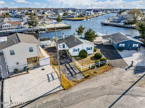 39 S Los Angeles Dr, Little Egg Harbor, NJ 08087