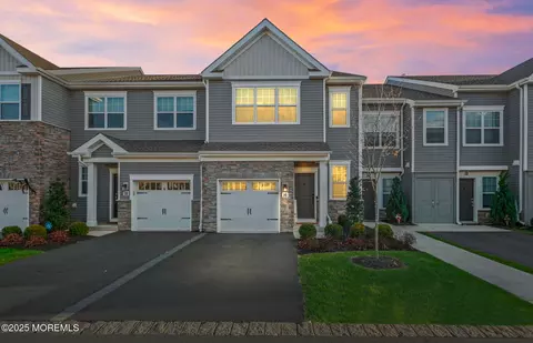 16 Chapel Ln, Wall Township, NJ 07727