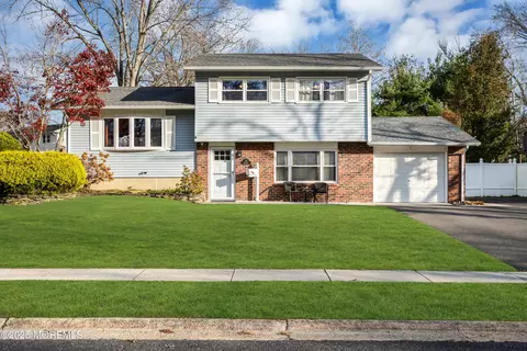 35 Villanova Dr, Jackson, NJ 08527