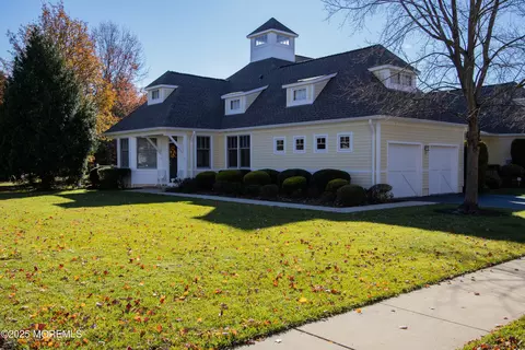 59 Thornbrooke Dr, Shrewsbury, NJ 07702