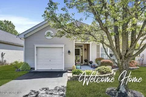4 Lilac Springs Ct, Lakewood, NJ 08701