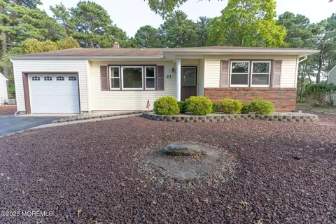 23 Burlington Ct, Toms River, NJ 08757