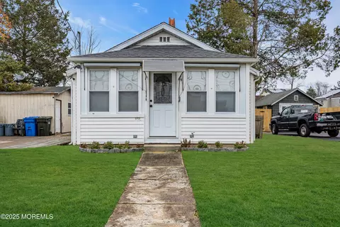 103 Lilac St, Lakehurst, NJ 08733