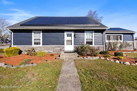 14 Georgetown Blvd, Barnegat, NJ 08005