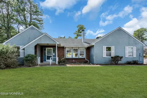 6 Holyoke Ct, Whiting, NJ 08759