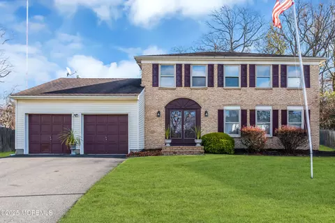 8 Hialeah Ct, Howell, NJ 07731